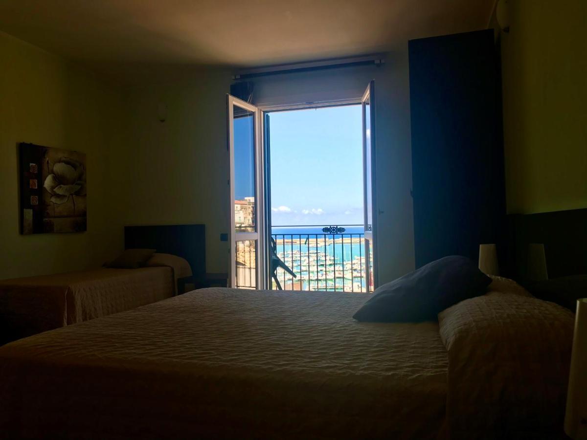 Castellammare Smart Rooms カステッランマーレ・デル・ゴルフォ エクステリア 写真